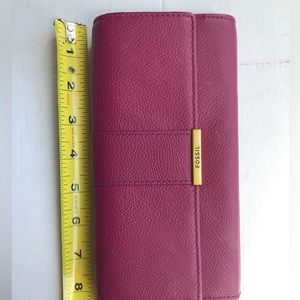 NWT FOSSIL  - Women’s Wallet Leather RFID Farrah Flip Raspberry Wine